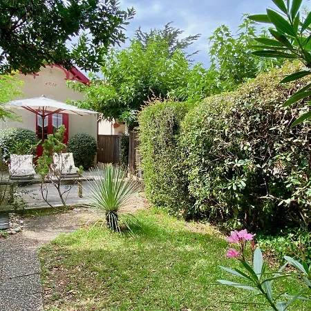 Idyllic Right Near The Dunes In Cap Ferret Леж-Кап-Ферре