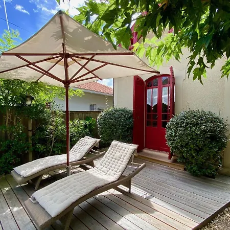 Idyllic Right Near The Dunes In Cap Ferret Леж-Кап-Ферре